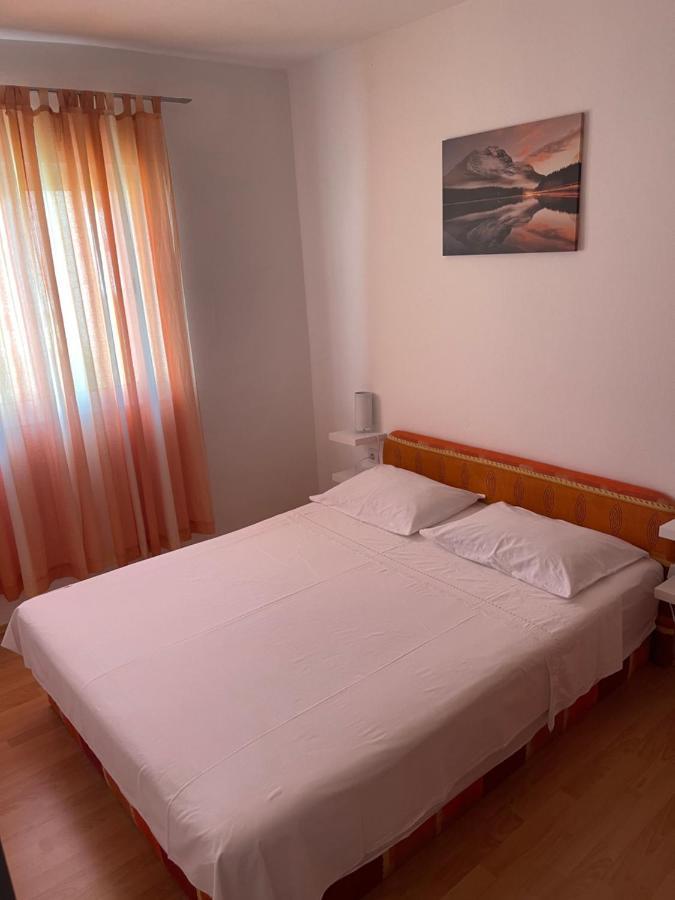 Apartmani Frane Tribunj  Exterior photo